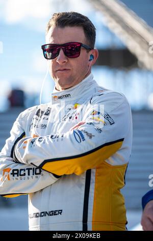 AJ Allmendinger sale in pista per allenarsi con il DUDE Wipes 250 a Martinsville, Virginia, USA. Foto Stock