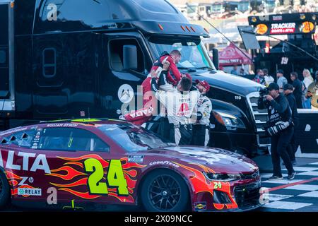 William Byron celebra la sua vittoria per il Cook Out 400 a Martinsville, Virginia, USA. Foto Stock