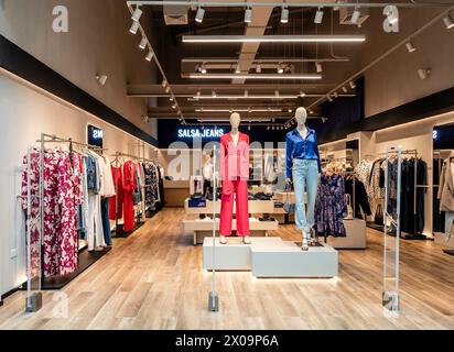 Il salsa Jeans Store nel centro commerciale Liffey Valley, Dublino, Irlanda. Foto Stock