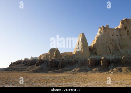 Paesaggio montano di Airakty Shomanai, regione di Mangystau, Kazakistan. Viaggio in asia centrale Foto Stock