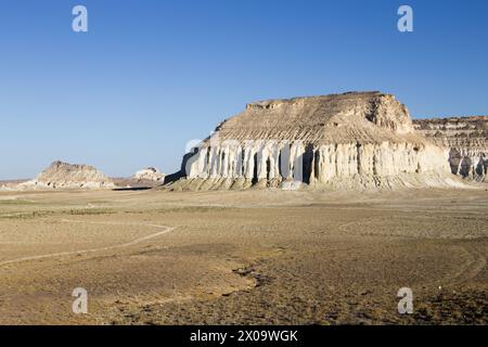 Paesaggio montano di Airakty Shomanai, regione di Mangystau, Kazakistan. Viaggio in asia centrale Foto Stock