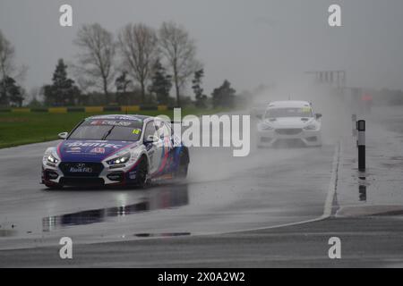 Dalton on Tees, 10 aprile 2024. Ronan Pearson guida una Hyundai i30N per la Bristol Street Motors durante una giornata di test BTCC al Croft Circuit. Credito: Colin Edwards. Foto Stock