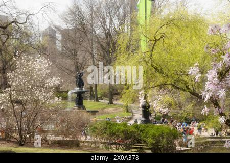 Bethesda Terrace è popolare tra i turisti nella primavera 2024, New York, Stati Uniti, Central Park Foto Stock
