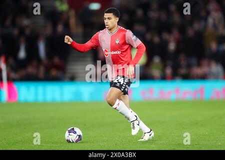 Southampton, Regno Unito. 09 aprile 2024. Shea Charles (24) difensore del Southampton durante la partita del campionato EFL tra Southampton FC e Coventry City FC il 9 aprile 2024 Credit: Every Second Media/Alamy Live News Foto Stock