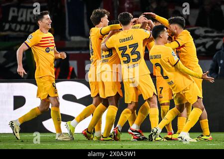 Parigi, Francia, Francia. 10 aprile 2024. ANDREAS CHRISTENSEN di Barcellona celebra il suo gol con i compagni di squadra durante la partita di UEFA Champions League tra Paris Saint-Germain e FC Barcelona allo stadio Parc des Princes. Il Barcellona ha vinto 3:2. (Credit Image: © Matthieu Mirville/ZUMA Press Wire) SOLO PER USO EDITORIALE! Non per USO commerciale! Foto Stock