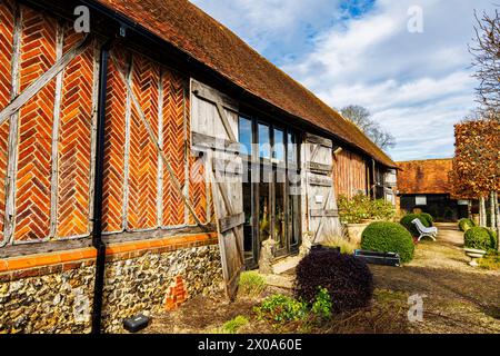 Bix Manor, un luogo di nozze storico convertito nel XVII secolo di grado II, classificato come luogo di nozze in fienile a Bix, un villaggio vicino a Henley-on-Thames, nel sud dell'Oxfordshire Foto Stock