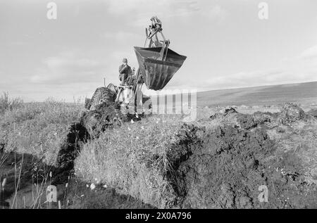 Aktuell 40-4-1973 : EN bygd på trygdNesseby i Finnmark er en av de fattigste kommuner i landet. Hver sjuende eller åttende familieforsørger er satt utenfor arbeidslivet og lever av trygd. DET er ikke arbeid å få, og det går ikke lenger å leve av den gamle kombinasjonen fiske og jordbruk. Foto: Aage Storløkken / Aktuell / NTB **FOTO IKKE BILDEBEHANDLET*** questo testo è stato tradotto automaticamente! Foto Stock