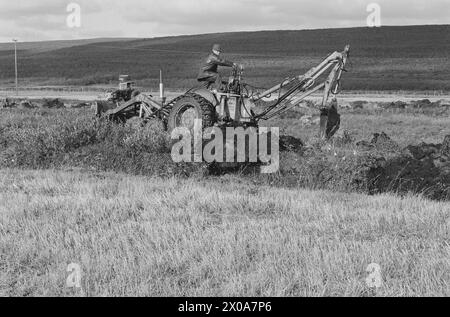 Aktuell 40-4-1973 : EN bygd på trygdNesseby i Finnmark er en av de fattigste kommuner i landet. Hver sjuende eller åttende familieforsørger er satt utenfor arbeidslivet og lever av trygd. DET er ikke arbeid å få, og det går ikke lenger å leve av den gamle kombinasjonen fiske og jordbruk. Foto: Aage Storløkken / Aktuell / NTB **FOTO IKKE BILDEBEHANDLET*** questo testo è stato tradotto automaticamente! Foto Stock