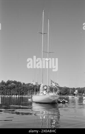 Aktuell 26-1-1973 : Nullskatt-yteren og hans lystbåtLeketøy til en milioni di corone. «Vahine» er en fantastisk båt. Båttypen kalles Swan, og er tegnet av de berømte amerikanske designerne Sparkman og Stevens. Den er 65 fot lang og veier 28 tonnellate. Den eies av en stor nullskattyter: Skipsreder Finn J. Stephansen-Smith. Hvordan går det An? Foto: Ivar Aaserud / Aktuell / NTB **FOTO IKKE BILDEBEHANDLET*** questo testo è stato tradotto automaticamente! Foto Stock