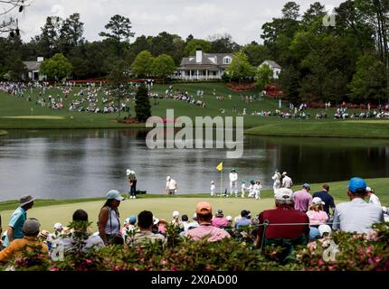 Augusta, Stati Uniti. 10 aprile 2024. I golfisti partecipano al torneo Par 3 al Masters Tournament presso l'Augusta National Golf Club di Augusta, Georgia, mercoledì 10 aprile 2024. Foto di Tannen Maury/UPI credito: UPI/Alamy Live News Foto Stock