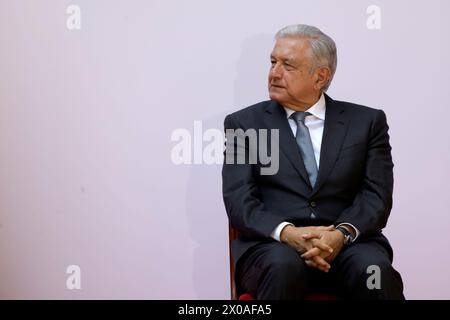 Città del Messico, Messico. 10 aprile 2024. 10 aprile 2024 a città del Messico, Messico: Il presidente del Messico, Andres Manuel Lopez Obrador durante la cerimonia per il 105 ° anniversario della morte di Emiliano Zapata, tenutasi nel Patio of Honor del Palazzo Nazionale. Crediti: Eyepix Group/Alamy Live News Foto Stock