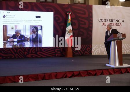 Città del Messico, Messico. 10 aprile 2024. 10 aprile 2024, città del Messico, Messico: Il presidente del Messico, Andres Manuel Lopez Obrador, durante la sua conferenza informativa giornaliera al Palazzo Nazionale. Crediti: SIPA USA/Alamy Live News Foto Stock