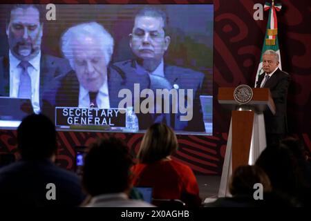 Città del Messico, Messico. 10 aprile 2024. 10 aprile 2024, città del Messico, Messico: Il presidente del Messico, Andres Manuel Lopez Obrador, durante la sua conferenza informativa giornaliera al Palazzo Nazionale. Crediti: SIPA USA/Alamy Live News Foto Stock