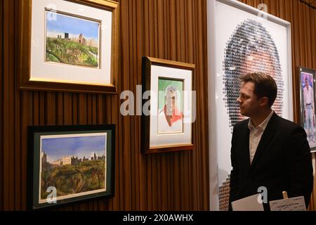 Una collezione di oggetti di proprietà di Tony Bennett in mostra durante l'asta di Julien 'Tony Bennett: Una vita ben vissuta' all'Ertegun Jazz Hall of Fame nel Jazz Foto Stock