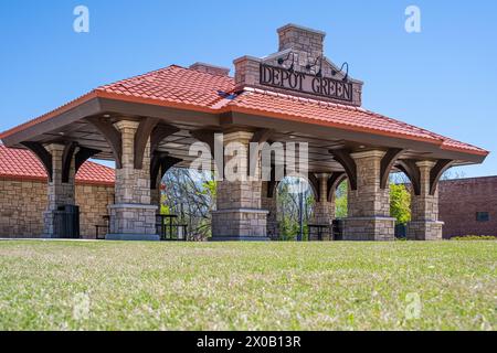 Il Depot Green Pavilion a Muskogee, Oklahoma's Depot District, che comprende l'Oklahoma Music Hall of Fame e il Three Rivers Museum. (USA) Foto Stock