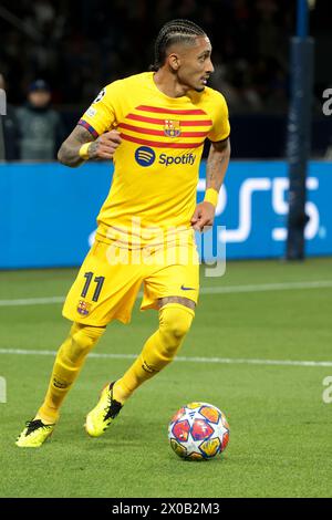 Parigi, Francia. 10 aprile 2024. Raphinha di Barcellona durante la UEFA Champions League, i quarti di finale, partita di calcio di 1a tappa tra il Paris Saint-Germain (PSG) e il FC Barcelona il 10 aprile 2024 allo stadio Parc des Princes di Parigi, Francia - foto Jean Catuffe/DPPI credito: DPPI Media/Alamy Live News Foto Stock