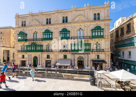 La Valletta, Malta, 3 aprile 2024. gli edifici tipici nel centro storico della città Foto Stock