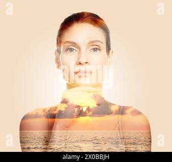 Doppia esposizione di bella donna e mare al tramonto Foto Stock
