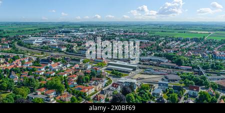 Vista della pittoresca città di Nördlingen nel cratere Ries nel nord della Svevia Foto Stock