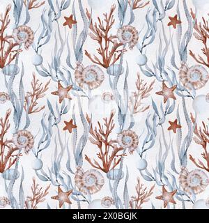 Alghe, stelle marine, perle e conchiglie senza cuciture. ghirlanda dipinta a mano in acquerelli. Foto Stock