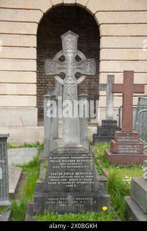 Celtic Cross, Graves and Graves, Brompton Cemetery, West Brompton, The Royal Borough of Kensington and Chelsea, Londra, Regno Unito. Cimitero di Brompton (OR Foto Stock