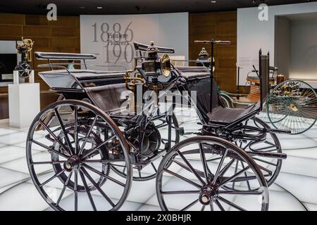 "Pionieri - l'invenzione dell'automobile" sala del museo Mecedes benz di Stoccarda. Foto Stock