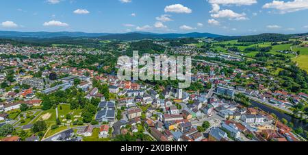 Vista aerea della città di Regen, nella foresta bavarese, nel quartiere della bassa Baviera Foto Stock
