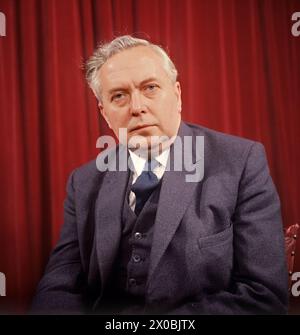 Foto del file datata 06/11/63 di Harold Wilson. La relazione dell'ex primo ministro con Janet Hewlett-Davies durante il suo ultimo anno a Downing Street è stata rivelata ieri sera da Joe Haines, il suo ex segretario stampa, in un'intervista con il quotidiano The Times. Data di pubblicazione: Giovedì 11 aprile 2024. Foto Stock