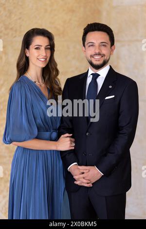 Riyadh, Arabia Saudita. 11 aprile 2024. Il principe ereditario Hussein e la principessa Rajwa di Giordania diventeranno genitori! Il 10 aprile la Corte reale hascemita ha annunciato che la regina Rania e il primogenito di re Abd Allah II e sua moglie aspettano il loro primo figlio questa estate - FILE - il principe ereditario della Giordania Hussein (o al Hussein) bin Abd Allah II impegnato con Rajwa al Saif a Riyad, Arabia Saudita, il 16 agosto 2022. Foto di Balkis Press/ABACAPRESS.COM credito: Abaca Press/Alamy Live News Foto Stock