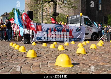 Torino, Italia. 11 aprile 2024. Alcuni momenti dello sciopero nazionale di Cgil e Uil per i settori privati presso prefettura di Torino, Italia - Cronaca - 11 aprile 2024 - (foto Giacomo Longo/LaPresse) momenti dello sciopero nazionale Cgil e Uil per il settore privato nella prefettura di Torino, Italia - News - 11 aprile, 2024 - (foto Giacomo Longo/LaPresse) credito: LaPresse/Alamy Live News Foto Stock