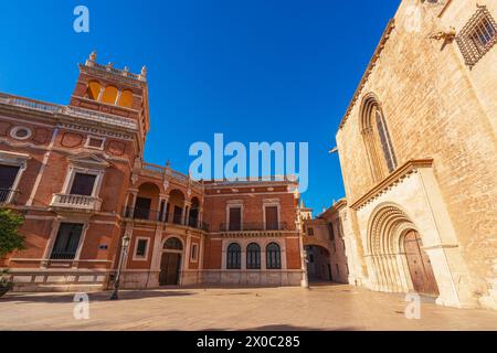 Valencia, Spagna. Vista di una pittoresca piazza nel quartiere Ciutat Vella Foto Stock