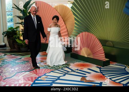 Rappresentante degli Stati Uniti Doris Matsui (democratica della California) & Mr. Roger Sant arriva per la cena di Stato ospitata dal presidente degli Stati Uniti Joe Biden e dalla first lady Dr. Jill Biden che onora il primo ministro Kishida Fumio e la signora Yuko Kishida del Giappone nell'area dei librai della Casa Bianca a Washington DC mercoledì 10 aprile 2024.credito: Tierney L. Cross/CNP /MediaPunch Foto Stock