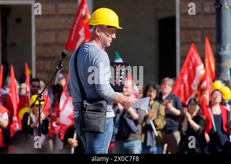 Torino, Italia. 11 aprile 2024. I sindacati del settore privato CGIL e UIL dimostrano contro le numerose morti sul lavoro e l'ingiustizia fiscale. Crediti: M.Bariona/Alamy Live News Foto Stock