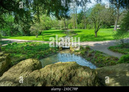 Castello preferito per la caccia barocca. Parco del castello con ruscello. Baden Wuerttemberg, Germania Foto Stock