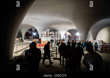 HBF Bahnhof Deutsche Bahn DB 31.03.2024 Hauptbahnhof Stuttgart Baustelle Stuttgart21 S21 Tag der offenen Tür mit Baustellenbesichtigung Neue Bahnsteighalle mit Kelchstützen Deutschland *** stazione HBF Deutsche Bahn DB 31 03 2024 stazione centrale di Stoccarda cantiere Stoccarda Stuttgart21 S21 aperto giorno con tour del cantiere nuova piattaforma con supporto calice Germania Foto Stock