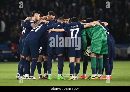 Parigi, Francia. 10 aprile 2024. Julien Mattia/le Pictorium - PSG - FC Barcelona - 10/04/2024 - Francia/Ile-de-France (regione)/Parigi - i giocatori del PSG motivano nel cerchio centrale prima dei quarti di finale della Champions League tra PSG e FC Barcelona al Parc des Princes, 10 aprile 2024. Crediti: LE PICTORIUM/Alamy Live News Foto Stock