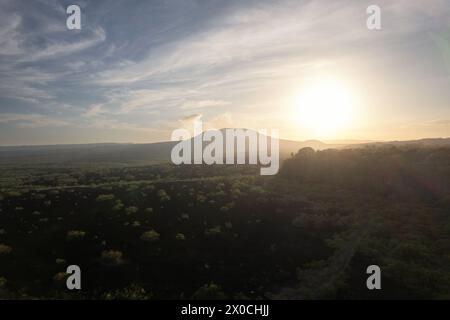 Parco della valle di Masaya con vista aerea del tramonto Foto Stock