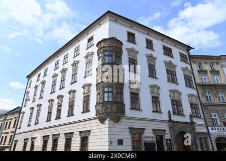 Olomouc, Repubblica Ceca. 11 aprile 2024. Palazzo Hauenschild (casa di Hauenschild) in cui nel 1767 il musicista di Salisburgo Leopold Mozart soggiornò con sua moglie Maria Anna e i loro figli Nannerl e Wolfgang Amadeus prima della ricostruzione a Olomouc, Repubblica Ceca, 11 aprile 2024. Crediti: Ludek Perina/CTK Photo/Alamy Live News Foto Stock