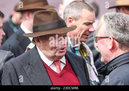 Allenatore Nicky Henderson dopo aver vinto il torneo The Boodles Anniversary 4-y-o Juvenile hurdle (Classe 1) alle 14:20 durante il Randox Grand National 2024 Opening Day presso l'Aintree Racecourse, Liverpool, Regno Unito, 11 aprile 2024 (foto di Mark Cosgrove/News Images) Foto Stock