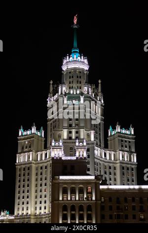 Mosca, Russia - 9 settembre 2017: Una splendida vista notturna di un grande capolavoro architettonico, dove i disegni intricati e le illuminazioni prendono vita un Foto Stock