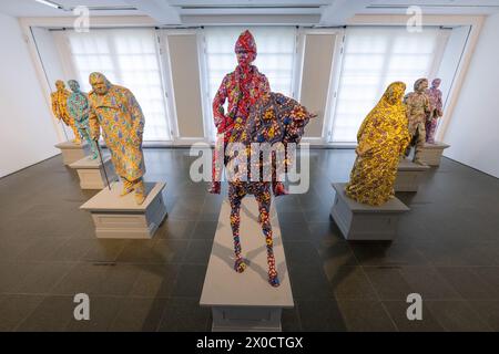11/04/2024. Londra, opera d'arte britannica intitolata Decolonized Structures, 2022-2023 dell'artista Yinka Shonibare fa parte dei suoi stati sospesi alla Serpentine Gallery. La mostra si svolge dal 12 aprile al 1° settembre 2024. Crediti fotografici: Ray Tang Foto Stock