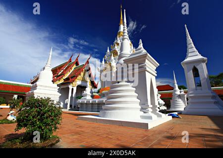 Antica pagoda a Wat Phra Borommathat Chaiya Ratcha worawihan nella provincia di Surat Thani, Thailandia Foto Stock