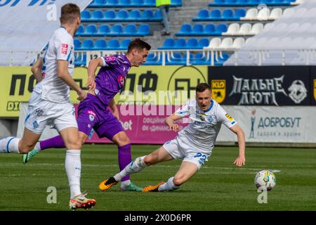 Non esclusivo: KIEV, UCRAINA - 8 APRILE 2024 - il centrocampista Vladyslav Kabaiev della Dinamo Kiev controlla la palla durante la Premier League Ucraina ma Foto Stock