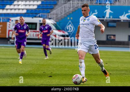 Non esclusivo: KIEV, UCRAINA - 8 APRILE 2024 - il centrocampista Vladyslav Kabaiev della Dinamo Kiev controlla la palla durante la Premier League Ucraina ma Foto Stock