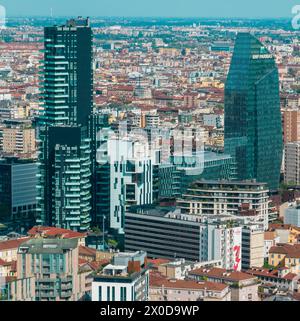 Veduta aerea della Torre dei Diamanti, del BNP Paribas e della Torre Solaria, Milano, porta nuova residenze, skyscraper, Italia, 04-11-2024. Quartiere degli affari di Milano Foto Stock