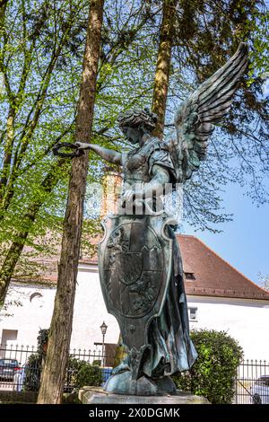 BAVIERA : STATUA IN RAME NEI GIARDINI DEL CASTELLO DI DILLINGEN AN DER DONAU Foto Stock