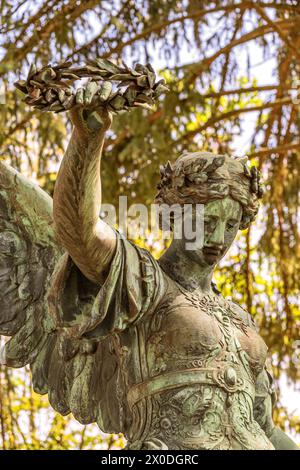 BAVIERA : STATUA IN RAME NEI GIARDINI DEL CASTELLO DI DILLINGEN AN DER DONAU Foto Stock