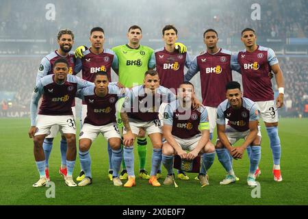 I giocatori dell'Aston Villa posano per una foto della squadra prima della partita di andata e ritorno dei quarti di finale della UEFA Conference League a Villa Park, Birmingham. Data foto: Giovedì 11 aprile 2024. Foto Stock