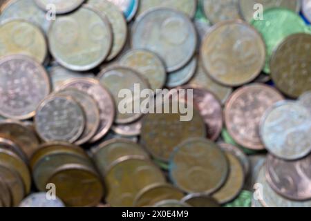 Diverse monete da cent di euro usate si sovrappongono Foto Stock