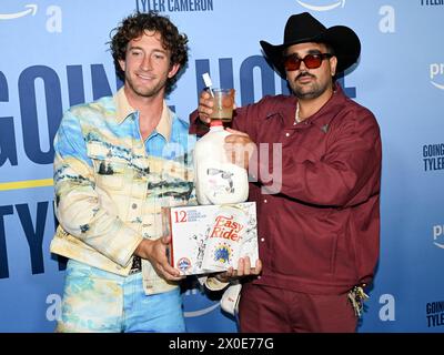 10 aprile 2024, West Hollywood, California, Stati Uniti: Brown Bear e Ryan Stome Jones di Country Night partecipano ad Amazon 's Going Home with Tyler Cameron' (immagine di credito: © Billy Bennight/ZUMA Press Wire) SOLO PER USO EDITORIALE! Non per USO commerciale! Foto Stock